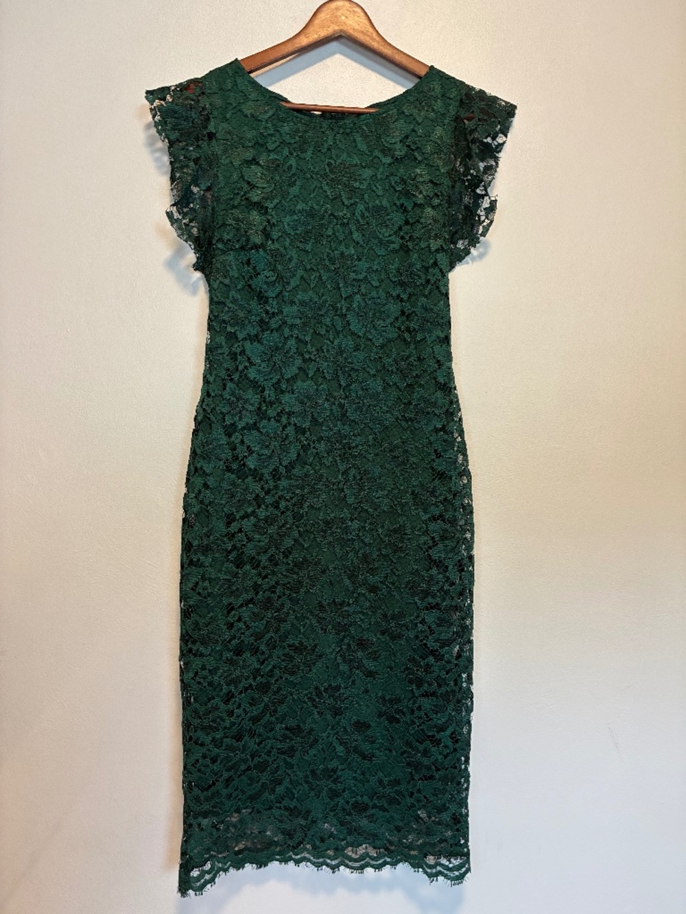 Emerald Green Lace cocktail dress, knee length size 8 fits smaller. Elegant